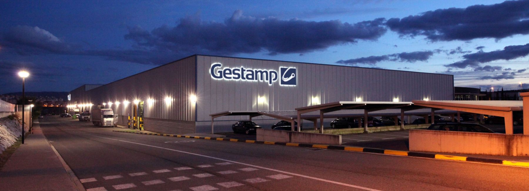 How digital tools and robotics are reshaping global manufacturing | DXC Technology Customer Story